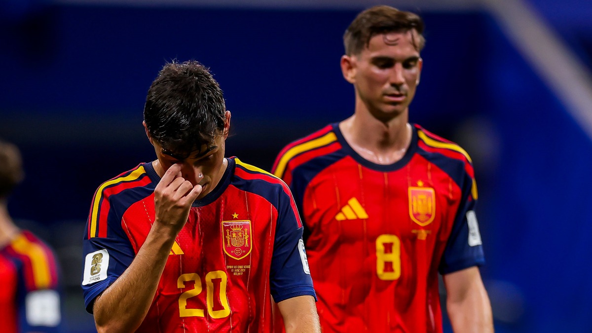 Los jugadores españoles muestran la frustración por el resultado ante Cabo Verde.