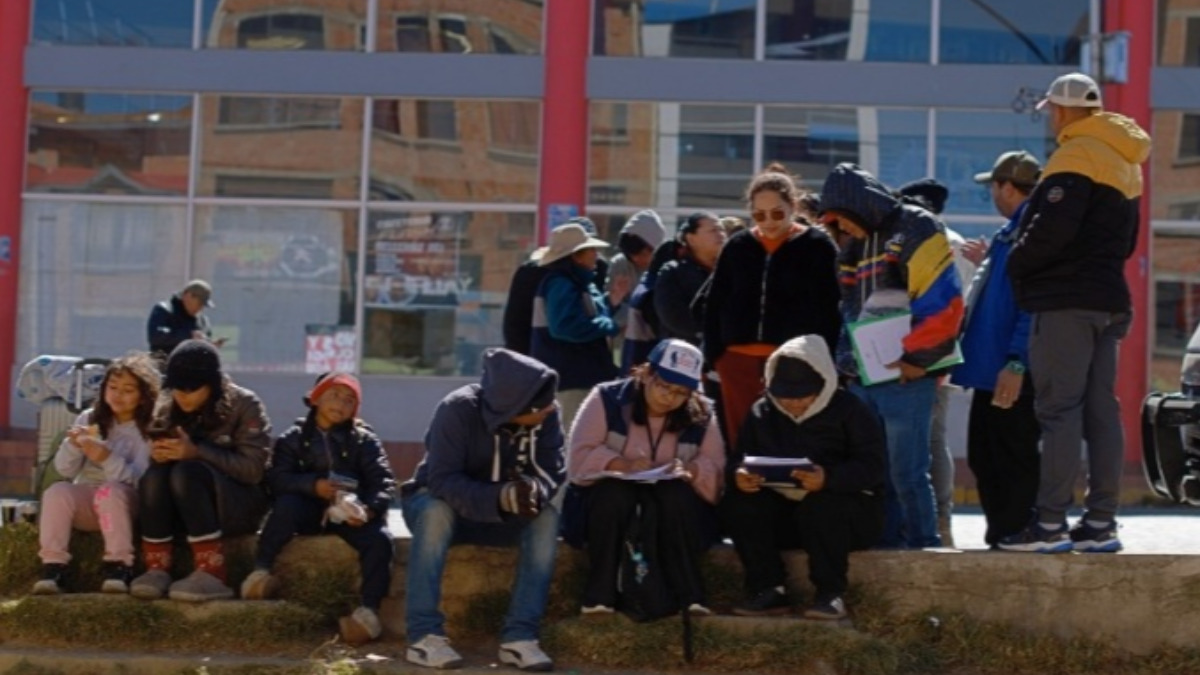 Migrantes en la Terminal Interprovincial de El Alto. Foto: SJM