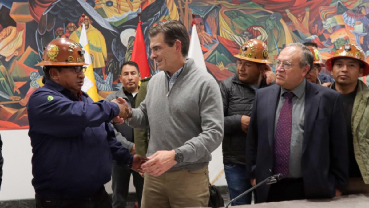 Presidente Rodrigo Paz en la reunión con la dirigencia de los cooperativistas mineros. Foto: Presidencia de Bolivia (14 mayo 2026)