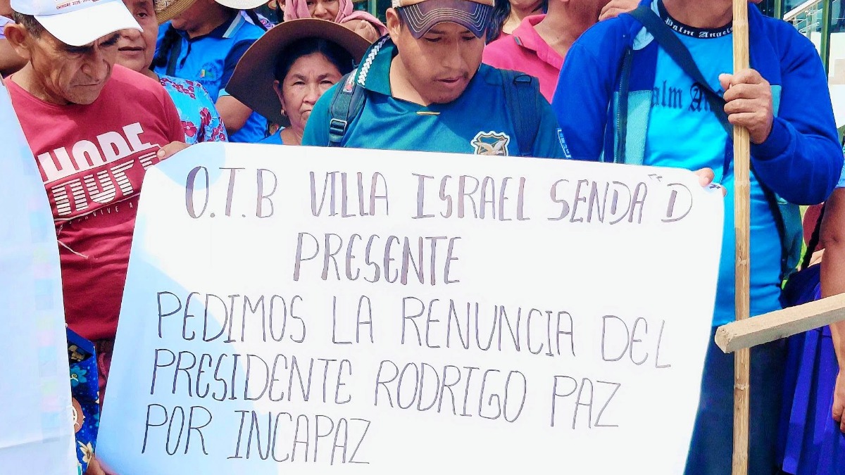 Seguidores de Evo Morales exigiendo la renuncia del primer mandatario. Foto: RKC