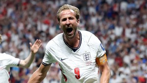 El delantero inglés Harry Kane celebra uno de sus goles para la victoria de su selección.   Foto: FIFA