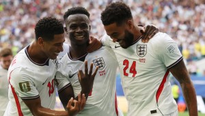 Jugadores de Inglaterra celebran la victoria ante Francia.  Foto: FIFA