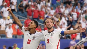 Los jugadores inglés, Jude Bellingham y Harry Kane.  Foto: FIFA