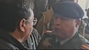 Luis Arce y Juan José Zúñiga el día del despliegue militar en Plaza Murillo. Foto: Captura de video