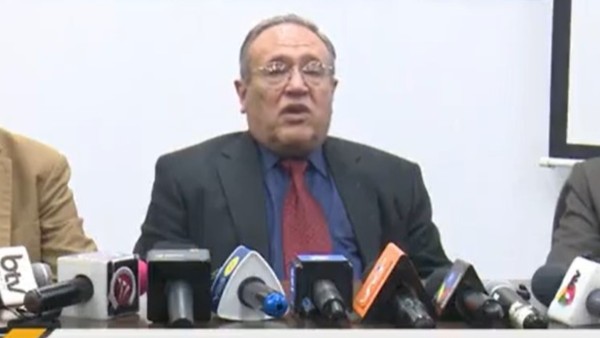 El ministro de Minería, Marco Antonio Calderón de la Barca.