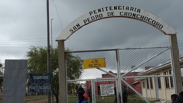 Ingreso principal de la cárcel de Chonchocoro. Foto: Internet