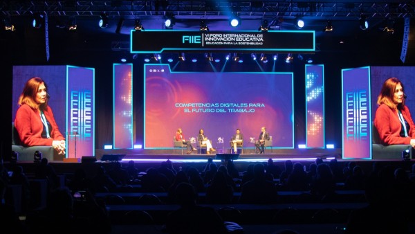 La agenda del FIIE 2026 se estructura en cuatro grandes ejes.  Foto: Unifranz
