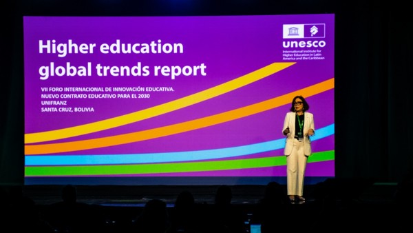 La especialista afirmó que la confianza será otro de los pilares de la universidad del futuro y que las instituciones deberán convertirse en agentes activos de cambio.  Foto: Unifranz