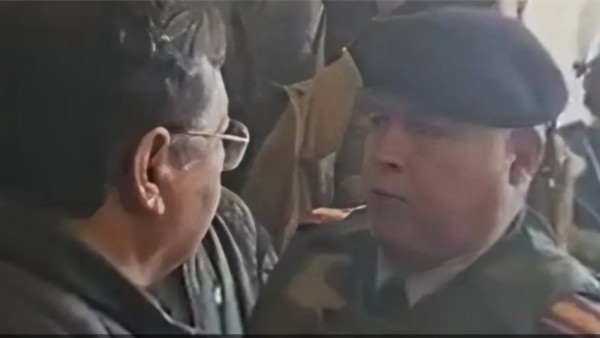 Luis Arce y Juan José Zúñiga el día del despliegue militar en Plaza Murillo. Foto: Captura de video