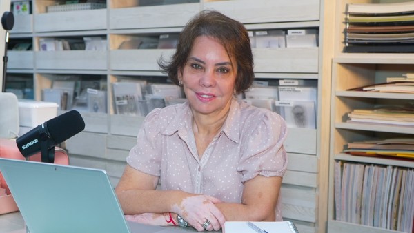 María Paula Muñoz encontró en Unifranz Online la oportunidad de volver a la universidad sin renunciar a los múltiples roles que desempeña. Foto: Unifranz