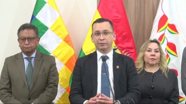 Romer Saucedo y el ministro de Gobierno, Marco Antonio Oviedo.
