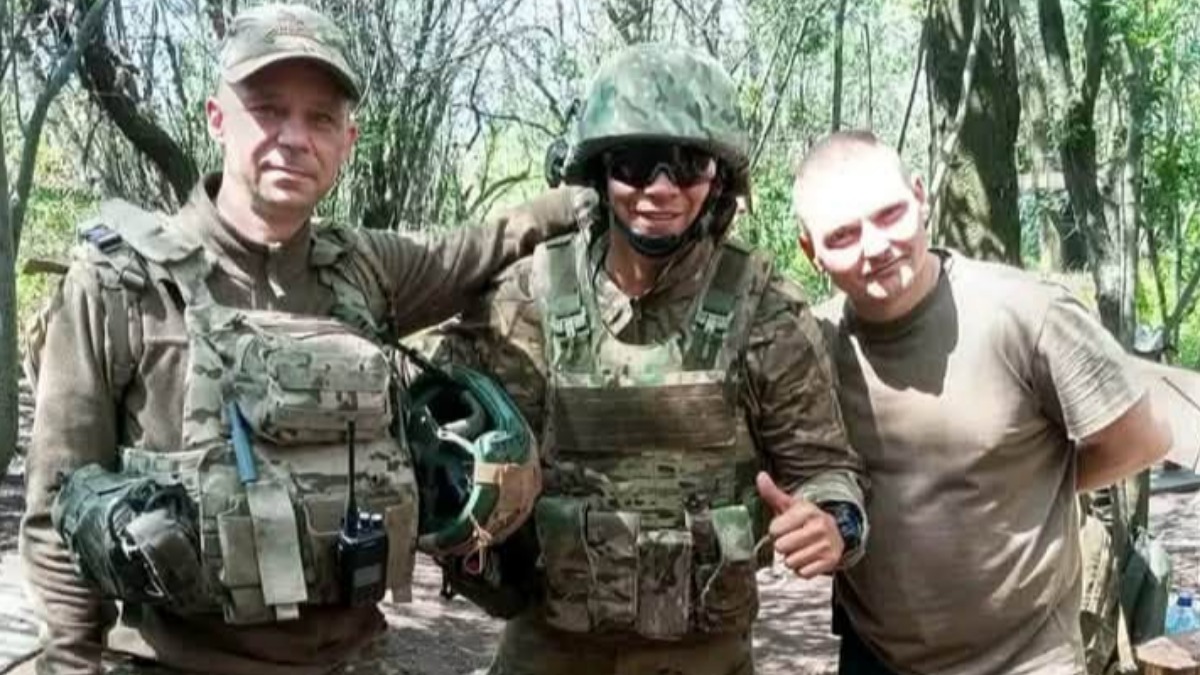 Boliviano junto a soldados extranjeros en el conflicto que desató Rusia por invadir Ucrania. Foto: Asuntos Centrales