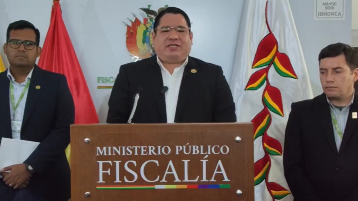 El Fiscal General,  Roger Mariaca, en rueda de prensa