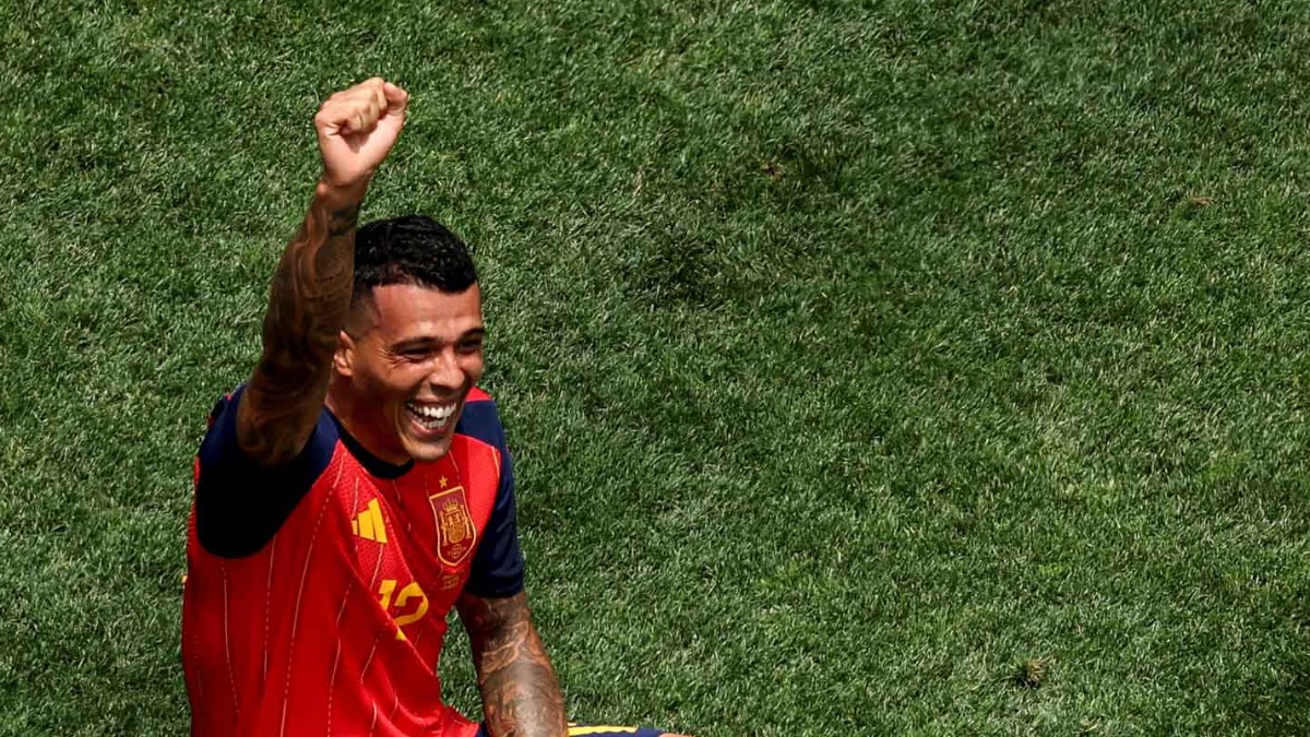 El jugador español Pedro Porro celebra su gol para la victoria de su seleccionado. Foto: FIFA