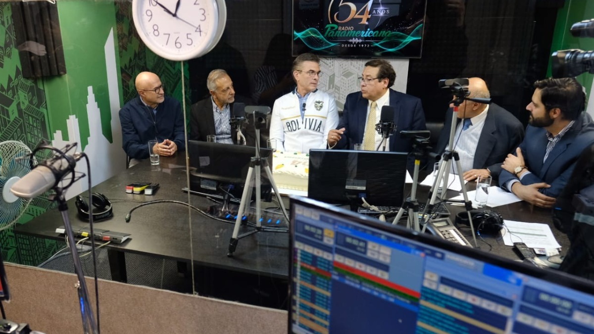 El presidente Rodrigo Paz en radio Panamericana