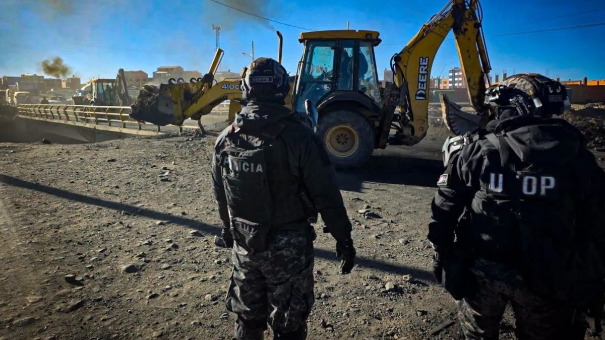 La Policía despejó las vías tras la vigencia del estado de excepción. Foto: Policía Boliviana
