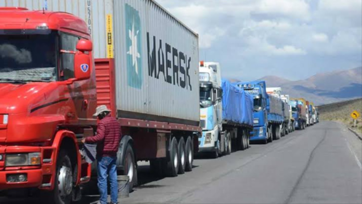 La reunión buscará acelerar el cruce de camiones afectados por la reducción del horario de atención. Foto: ABI