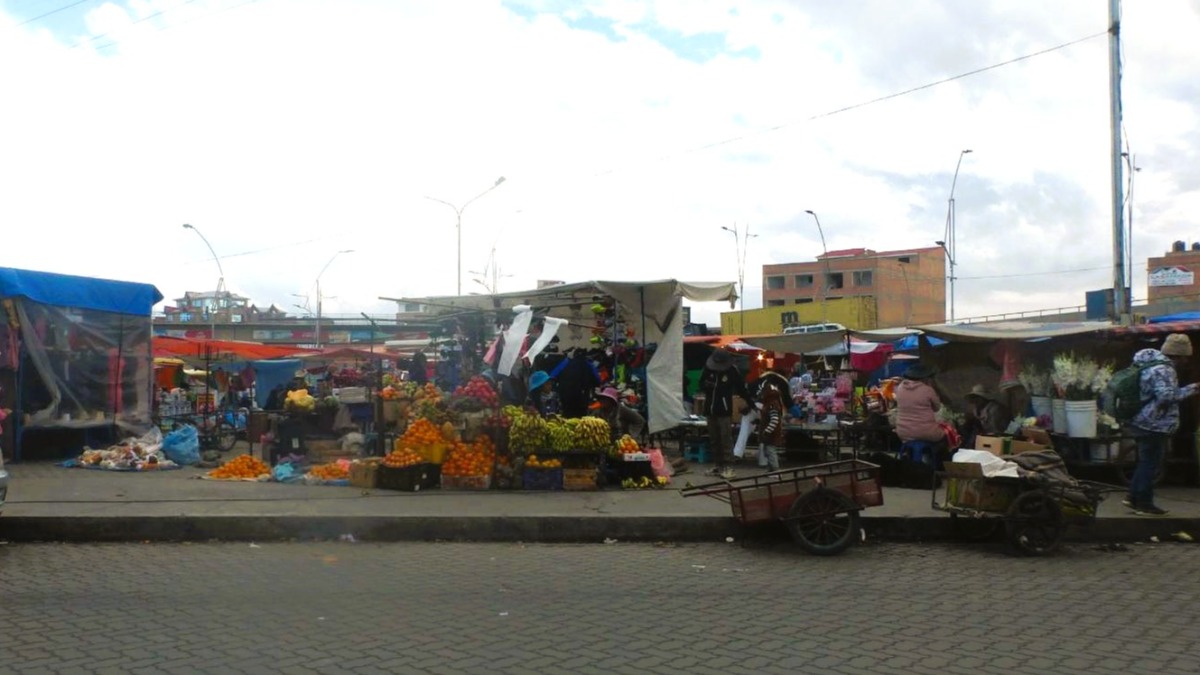 Las mujeres son el motor de la economía alteña, ciudad donde más del 80% trabaja en la informalidad. Foto: Sumando Voces