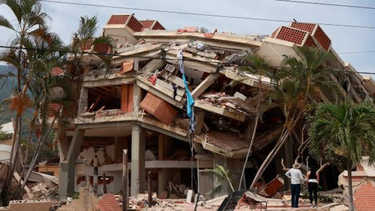 Los restos de un inmueble en Venezuela tras los sismos.