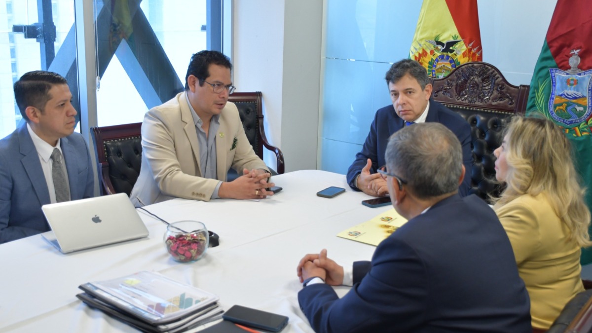 Reunión entre la presidente en ejercicio del TSJ, Rosmery Ruiz, y los presidente del Senado y Diputados. Foto: Senado